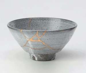 Kintsugi - Bowl repaired in the Kintsugi "Golden repair" method